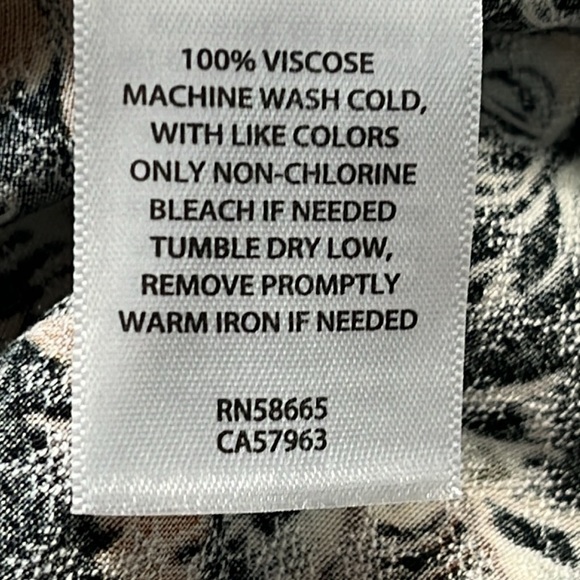 Treasures & Bond Blouse Womens Small Black Floral Meadow Pop Over V Neck New - Picture 6 of 10